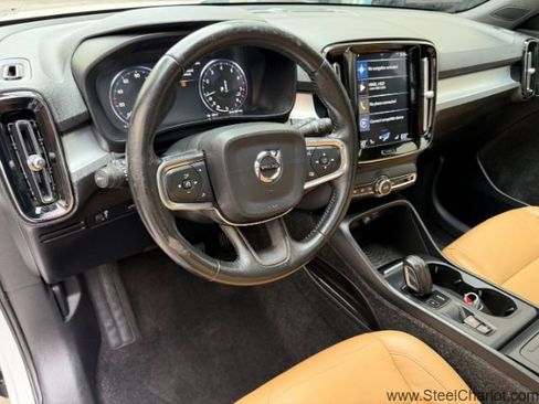 Used 2019 Volvo XC40 T5 Momentum image 13