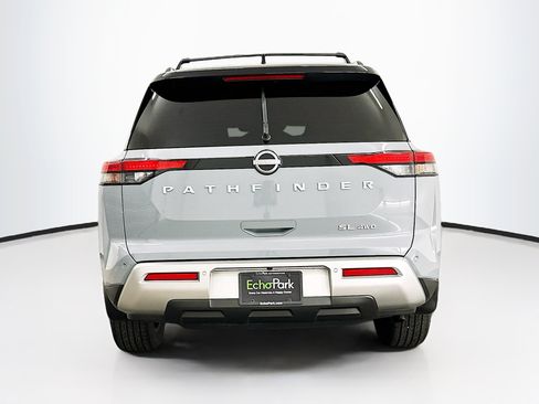 Used 2023 Nissan Pathfinder SL AWD/4WD image 7