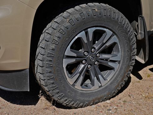 Used 2022 Chevrolet Colorado Z71 AWD/4WD image 8