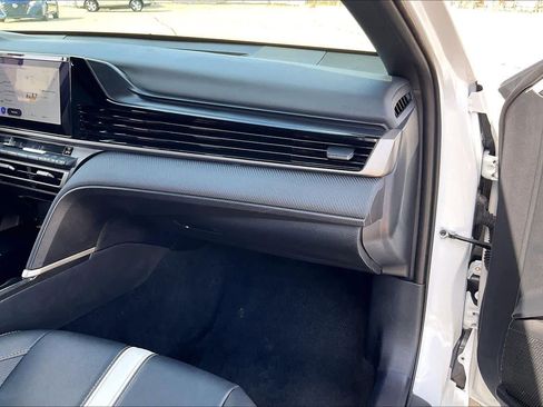 Used 2025 Toyota Camry SE image 19