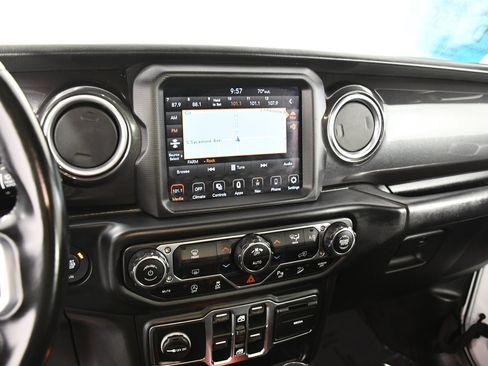 Used 2020 Jeep Wrangler Unlimited Sahara AWD/4WD image 27