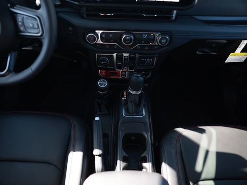 New 2026 Jeep Wrangler Unlimited Rubicon AWD/4WD image 26