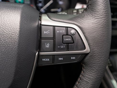 Used 2026 Toyota Sienna XLE FWD image 24
