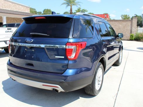 Used 2017 Ford Explorer XLT image 24