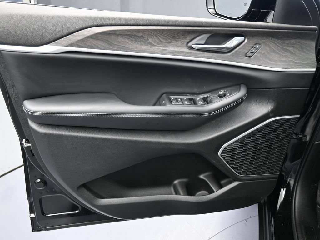 New 2026 Jeep Grand Cherokee L Limited RWD image 13