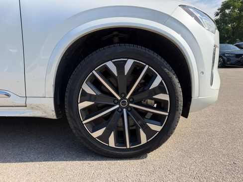 Certified 2025 Volvo XC90 T8 Ultra AWD/4WD image 8