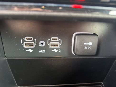 Used 2023 Jeep Grand Cherokee Limited image 16