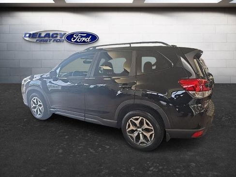 Used 2022 Subaru Forester Premium AWD/4WD image 4