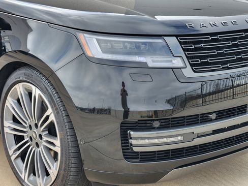 Certified 2025 Land Rover Range Rover SE image 8