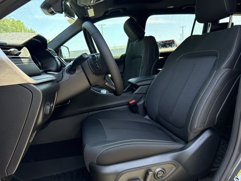 New 2026 Jeep Grand Cherokee L 4WD image 14