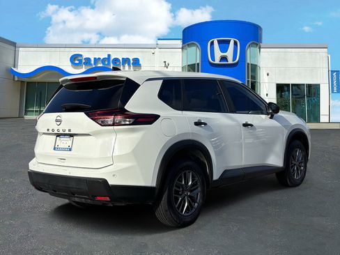 Used 2024 Nissan Rogue S FWD image 6