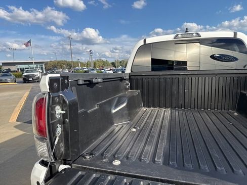 Used 2023 Toyota Tacoma TRD Off-Road image 37
