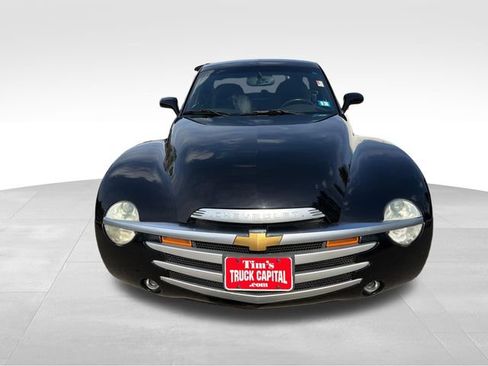 Used 2004 Chevrolet SSR w/ Preferred Equipment Group RWD image 9