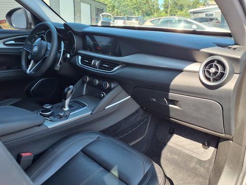 Used 2019 Alfa Romeo Stelvio Ti w/ TI Performance Package AWD/4WD image 11