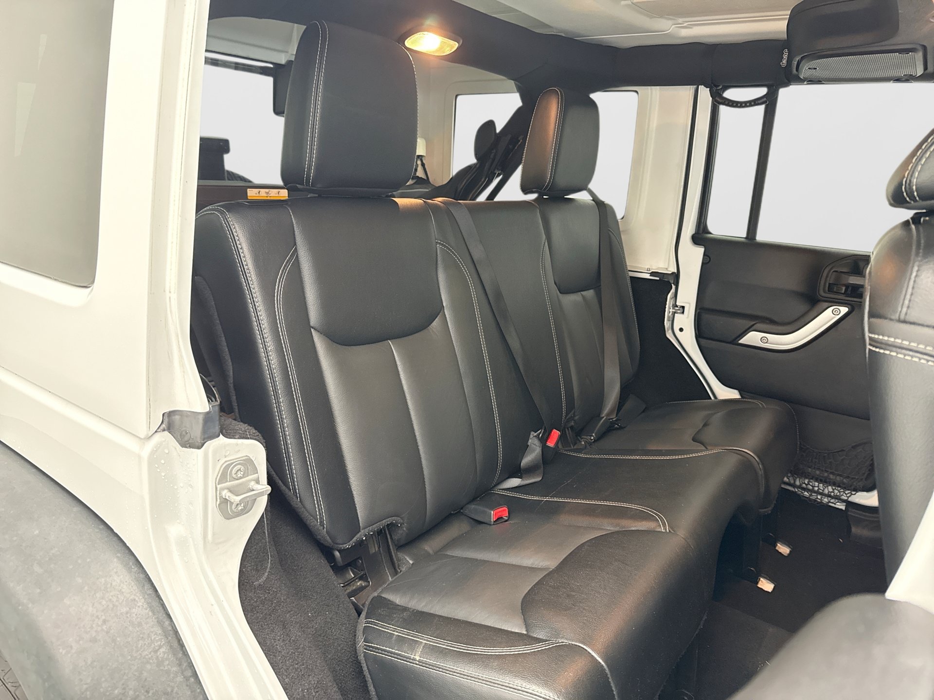 Used 2016 Jeep Wrangler Unlimited Rubicon w/ Dual Top Group AWD/4WD image 15