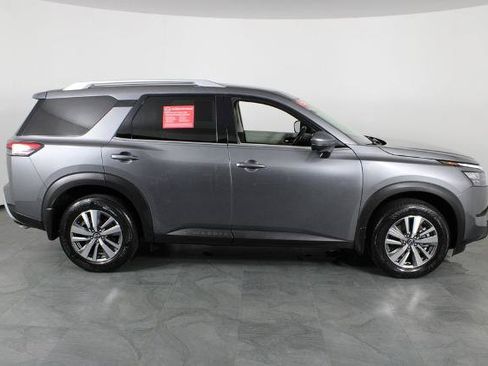Certified 2025 Nissan Pathfinder SL w/ Cargo Package FWD image 12