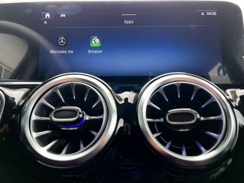 Used 2025 Mercedes-Benz GLA 250 4MATIC image 32