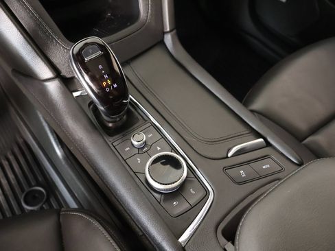 Used 2024 Cadillac XT6 Premium Luxury w/ Technology Package FWD image 8