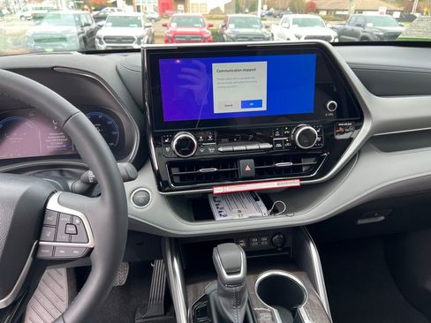 New 2026 Toyota Highlander Platinum image 14