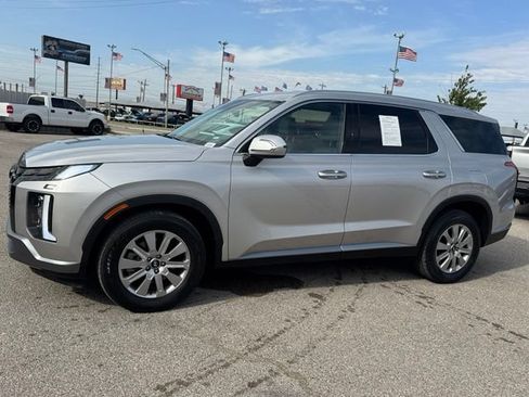 Used 2025 Hyundai Palisade SEL FWD image 3