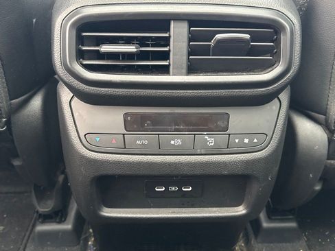 Used 2024 Honda Pilot Touring image 11