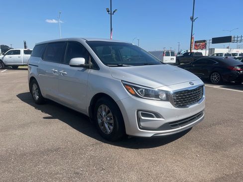 Used 2020 Kia Sedona LX image 8