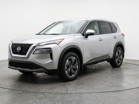 Used 2025 Nissan Rogue SV AWD/4WD image 3