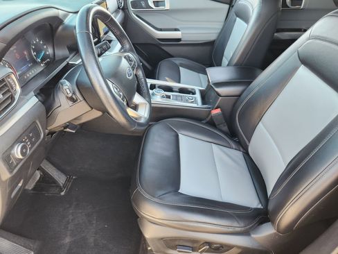 Used 2022 Ford Explorer XLT w/ Equipment Group 202A image 16