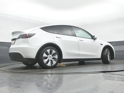 Used 2022 Tesla Model Y Long Range AWD/4WD image 31