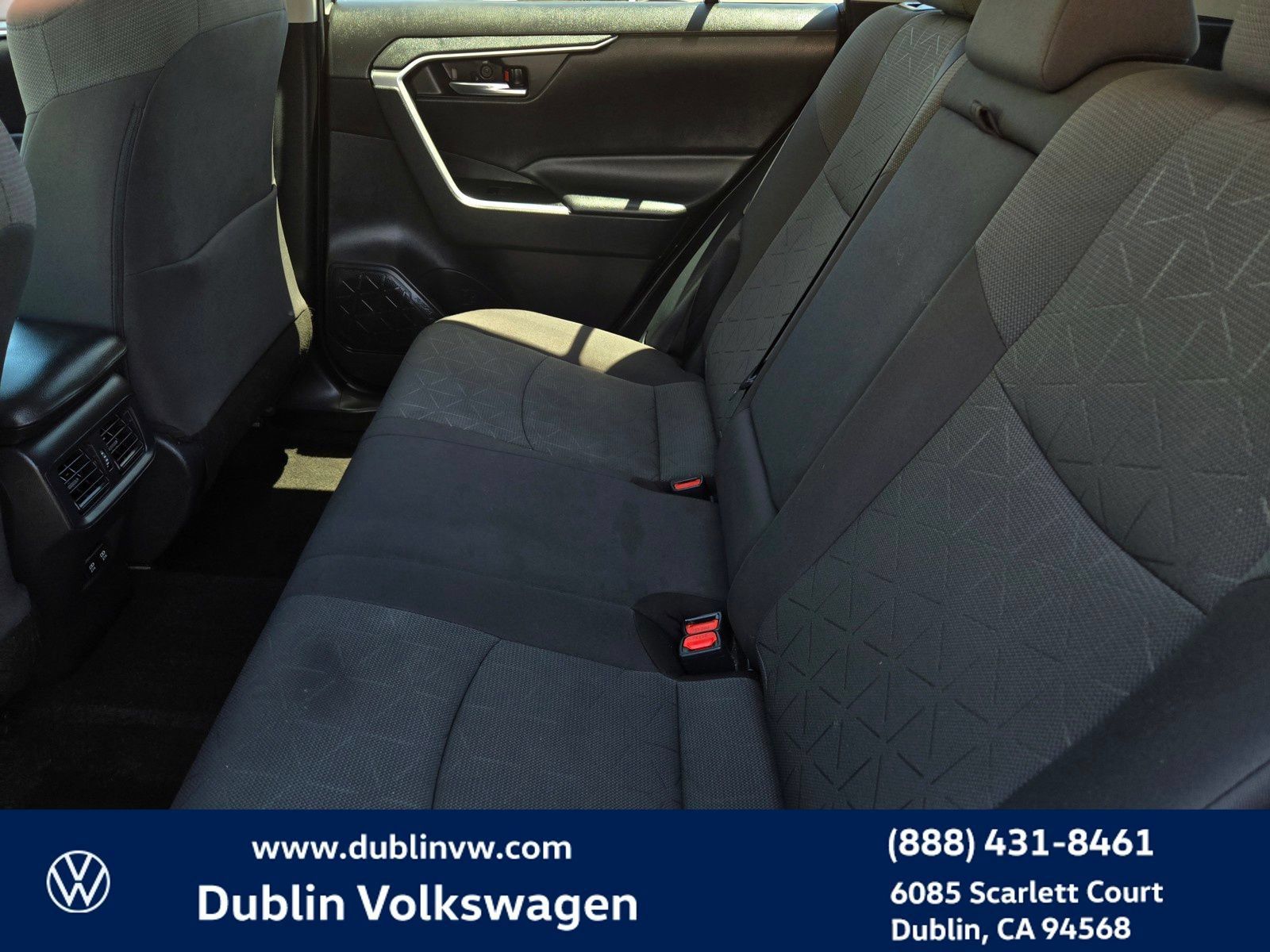Used 2021 Toyota RAV4 XLE w/ Convenience Package FWD image 11