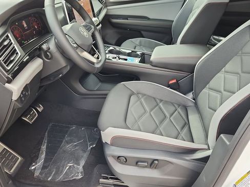 New 2026 Volkswagen Atlas Peak Edition image 7