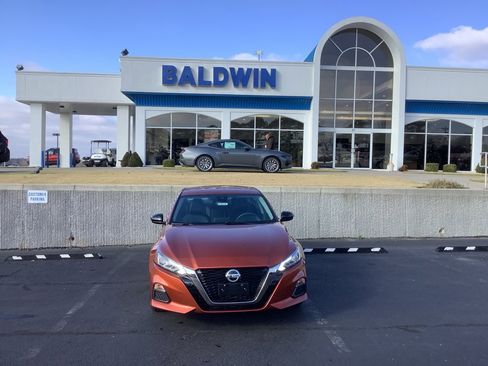 Used 2021 Nissan Altima 2.5 SR image 2
