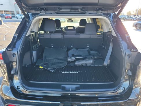 Certified 2023 Toyota Highlander LE image 10