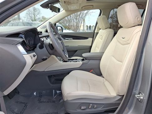 Used 2024 Cadillac XT6 Premium Luxury w/ Technology Package image 15