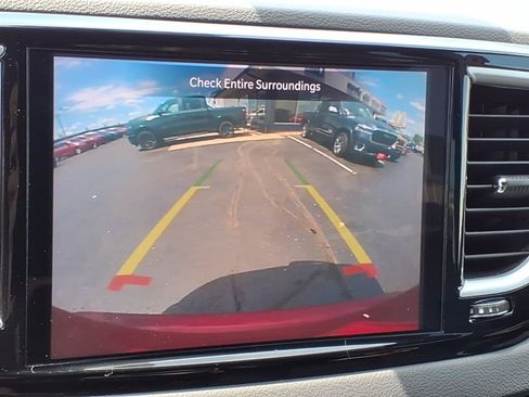Used 2026 Chrysler Pacifica Select FWD image 15