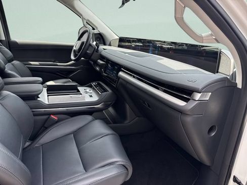 New 2027 Lincoln Navigator Reserve AWD/4WD image 19