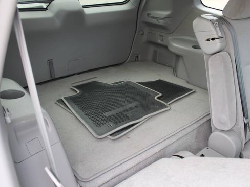 Used 2009 Toyota Highlander 2WD w/ Cold Weather Pkg image 8