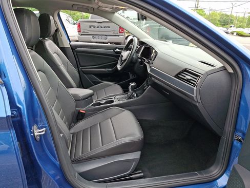 Used 2024 Volkswagen Jetta SE FWD image 9