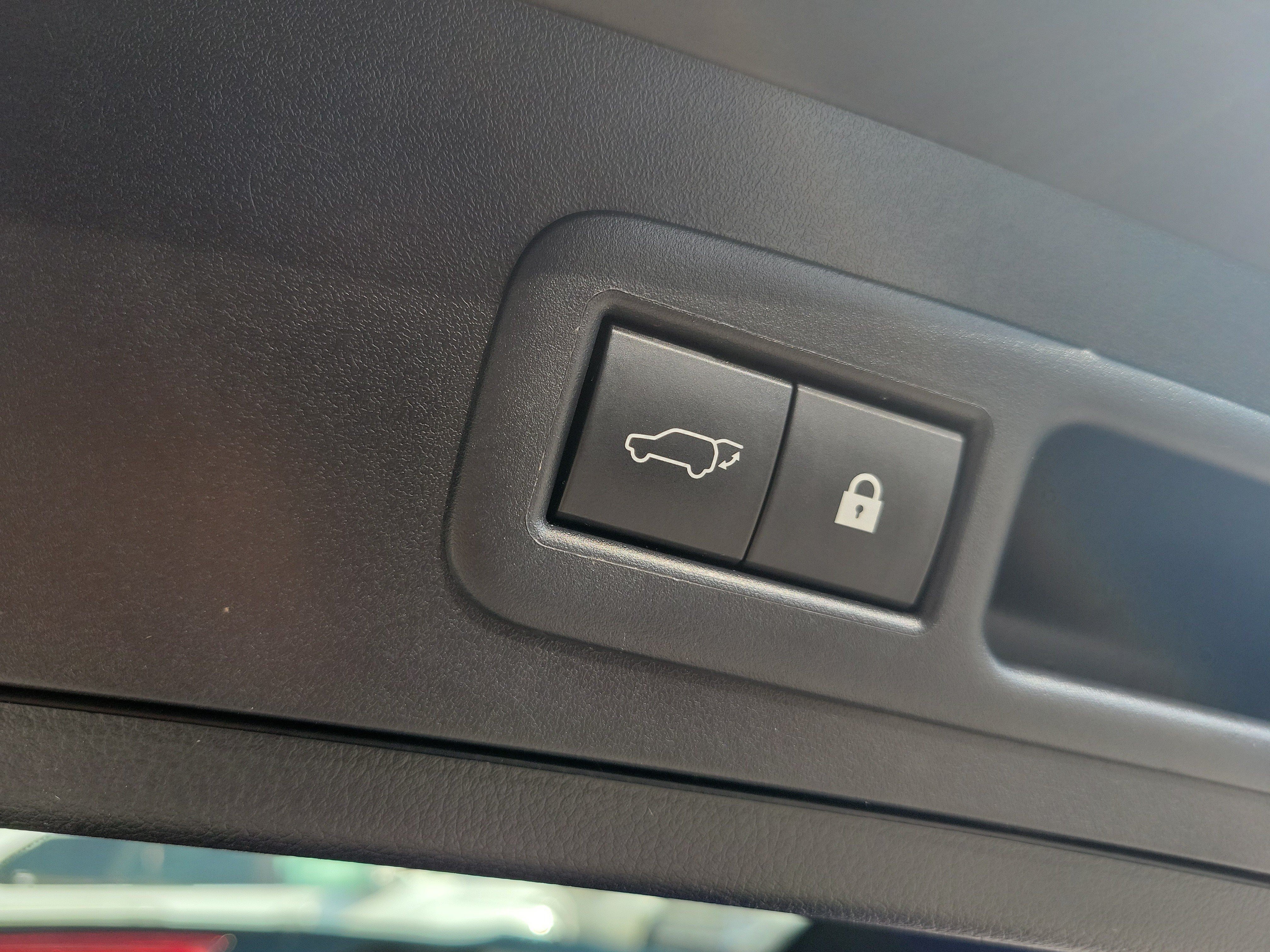Used 2019 Lexus UX 200 F Sport w/ F Sport Premium Package FWD image 12