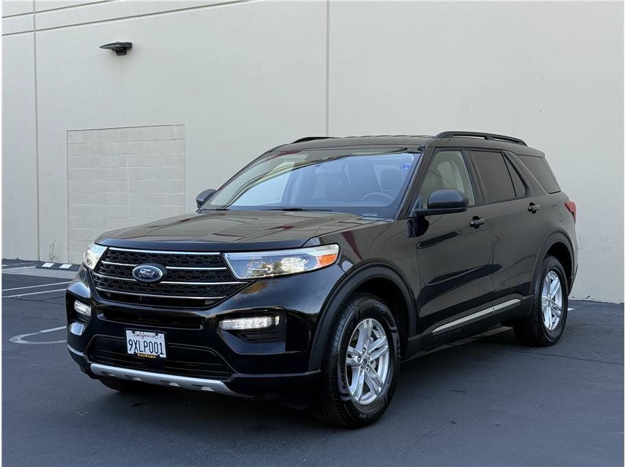 Used 2020 Ford Explorer XLT w/ Equipment Group 202A AWD/4WD image 26