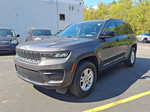 Certified 2022 Jeep Grand Cherokee Laredo w/ Luxury Tech Group I image 3