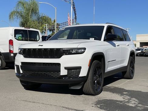 New 2025 Jeep Grand Cherokee L Altitude image 2