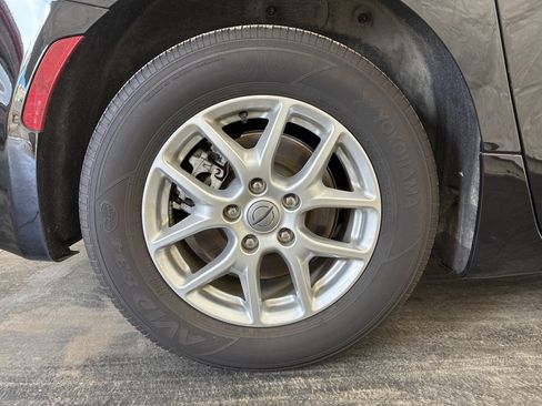 Used 2024 Chrysler Pacifica Touring-L FWD image 25