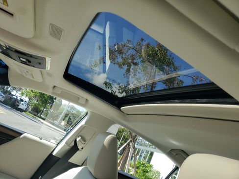 Used 2023 Lexus ES 300h w/ Premium Package image 18