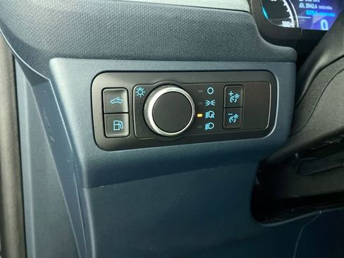 Used 2022 Ford Maverick Lariat image 13