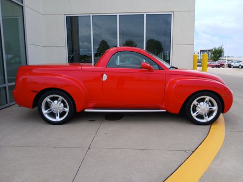 Used 2004 Chevrolet SSR w/ Preferred Equipment Group RWD image 19