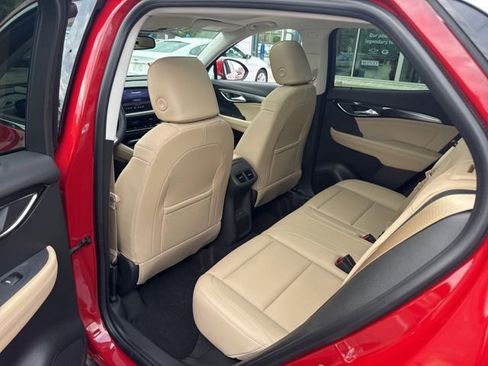 Used 2025 Buick Envision Preferred AWD/4WD image 7