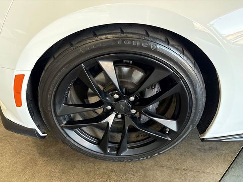 Used 2017 Chevrolet Camaro LT RWD image 27