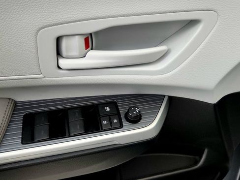 Certified 2025 Toyota Sienna LE AWD/4WD image 25