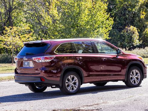Used 2015 Toyota Highlander XLE image 3